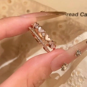Elegant double-layered rose gold heart ring set with mother of pearl and zircon details