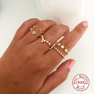 Luxurious S925 sterling silver snowflake ring set with sparkling zircon in golden finish