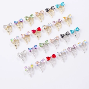Bijoux à ongles nœuds en métal avec cristaux cœur colorés sur base dorée et argentée