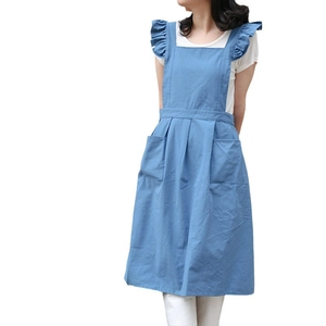 Tablier en coton et lin bleu avec bretelles à volants et poches pour la cuisine