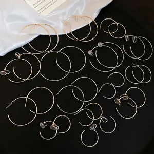 Collection de créoles minimalistes en or et argent pour oreilles percées et non percées