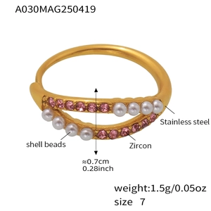 Dettagli dell'anello in acciaio inossidabile con zircone rosa e perle di conchiglia