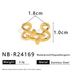 Detail showing dimensions and 2.3g weight of gold stainless steel twisted ring