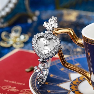 Women's heart-shaped quartz watch with clover crystal bracelet and diamond bezel