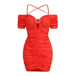 Rotes Satin Mini-Kleid mit schulterfreiem Design, Raffungen und Strass-Applikation