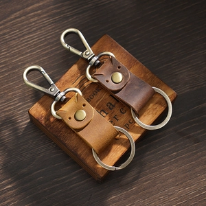 Vintage set van crazy horse lederen sleutelhangers met uilvormen en brons metaal