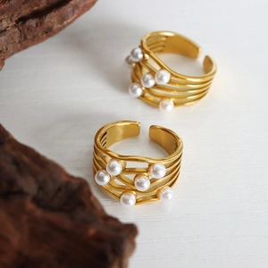 French vintage wavy gold-plated ring with elegant faux pearls in a layered open design