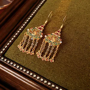 Boucles d'oreilles vintage en or 18 carats avec cœur triangulaire et pompons émaillés
