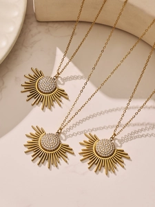 Détails de pendentifs tournesol en acier inoxydable doré PVD avec cristaux de zircone