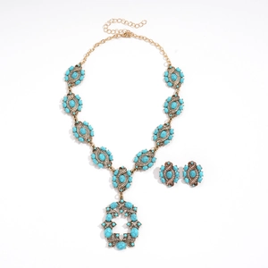 Parure de bijoux vintage avec pendentifs ovales en résine turquoise et détails dorés