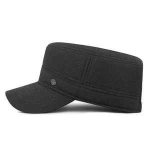 Cappello militare invernale da uomo con paraorecchie in tessuto nero con texture