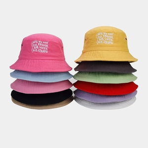 Bobs en toile multicolores avec broderie pour la protection solaire en plein air