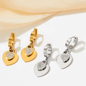 Créoles double cœur en acier inoxydable poli avec pavé de zircons étincelants pour femme