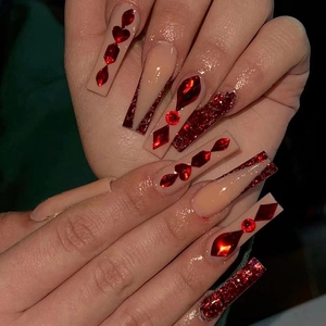 Press On Nails Long Coffin Shape Glossy Red Glitter Rhinestone Heart Design Luxury Nude Base Fake Nails Women Party