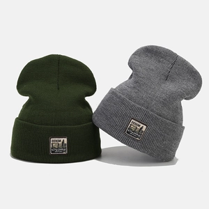 Knit beanie hat set in dark green and grey with vintage label and ribbed texture