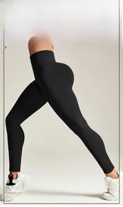 Détails macro du tissu respirant texturé sur le legging de yoga sans couture taille haute