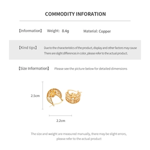 Detailed product size chart showing dimensions and weight of gold hollow floral earrings