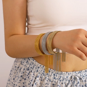 Ensemble de joncs ouverts en acier inoxydable avec texture perlée et longs glands