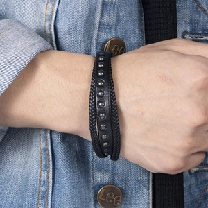 Bracelet En Cuir PU Tressé Multicouche Pour Hommes Avec Rivets Métalliques Style Punk Fermoir Magnétique Bijoux