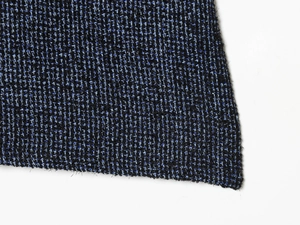 Macro-opname van dikke blauwe en zwarte tweed-mix stof met rijke geweven textuurdetails