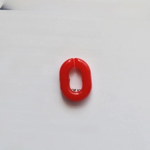 Gros plan de maillons de chaîne en U acrylique rouge pour la création de bijoux DIY