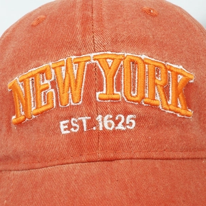Orangefarbene Baseballkappe aus Baumwolle mit weißer New York-Stickerei im Vintage-Stil