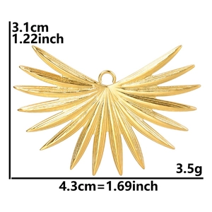 Detailed view of gold leaf pendant with dimensions 3.1x4.3cm and 3.5g weight info