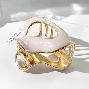 Irregular golden metal hair claw clip with pearlescent white drip oil wave design