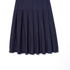 Gonna longuette a pieghe blu scuro a vita alta con un'elegante silhouette a trapezio