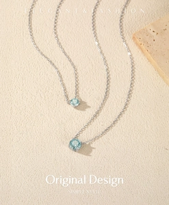 Detail der S925 Sterlingsilber Kette mit hellblauen Kristallen im Rundschliff und feiner Kette