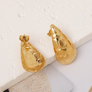 Gold teardrop earrings with hammered texture in 18K gold plated stainless steel