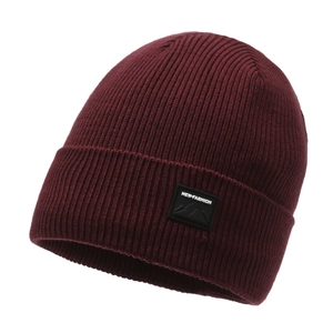 Minimalist burgundy knit beanie featuring a mountain patch and ribbed winter texture