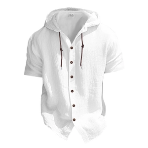 Vista detallada de camisa blanca de algodón con capucha y manga corta con textura