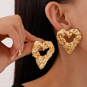Iron Molten Heart Stud Earrings Liquid Metal Wrinkled Texture Vintage Oversized Jewelry For Women With Silver Earring Post