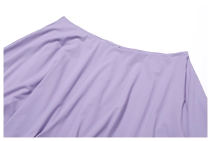 Detail van lavendel yoga rok met fijne gebreide textuur en elastische afgewerkte naden