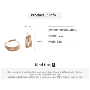 Detail specifications of golden layered hoop earrings showing 3.2cm width and 3.6cm height