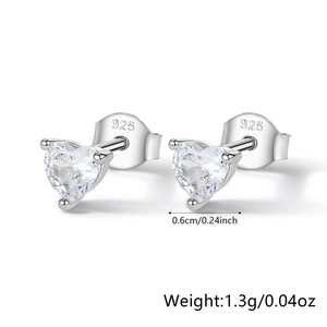 Detailed view of 925 silver heart stud earrings with size and weight annotations