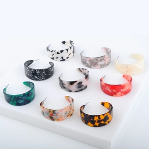Fashionable C-shaped acetate acrylic earrings in multiple colors and patterns