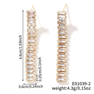 Tableau détaillé des tailles pour boucles d'oreilles cristal: 4,9 cm de long et 0,6 cm