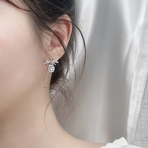 Elegant 925 sterling silver bow knot stud earrings with sparkling moissanite pendant