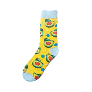 Vue détaillée des chaussettes en coton jaune avec motifs avocat et talons bleus contrastés