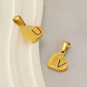 Goldene Herzanhänger U und V aus Edelstahl mit kleinem Diamantbesatz für Damen