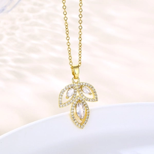 Collier À Pendentif Chaîne En Acier Inoxydable Avec Feuille De Cuivre Plaqué Or Zircon Incrusté Pour Femmes