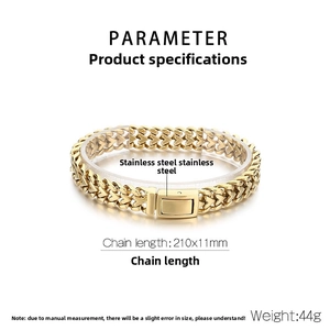 Detail of gold stainless steel heart link chain bracelet with clasp 210x11mm