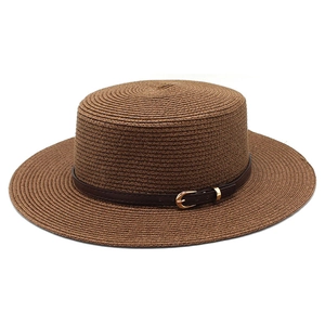 Chapeau canotier marron à bord large avec ruban en cuir et boucle dorée chic
