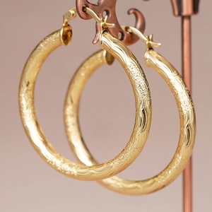 Orecchini A Cerchio Grandi Ottone Placcato Oro Texture Ondulata E Smerigliata Stile Francese Gioielli Tendenza Per Donne