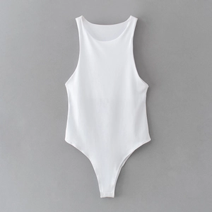 Vista piatta del body bianco senza cuciture con scollo all'americana e chiusura a scatto