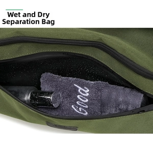 Détail du compartiment séparé sec et humide avec doublure étanche du sac de sport