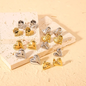 Elegant 18k gold plated stainless steel heart stud earrings in smooth and hammered finish