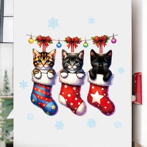 Stickers de Noël avec chats mignons dans des chaussettes et flocons de neige colorés